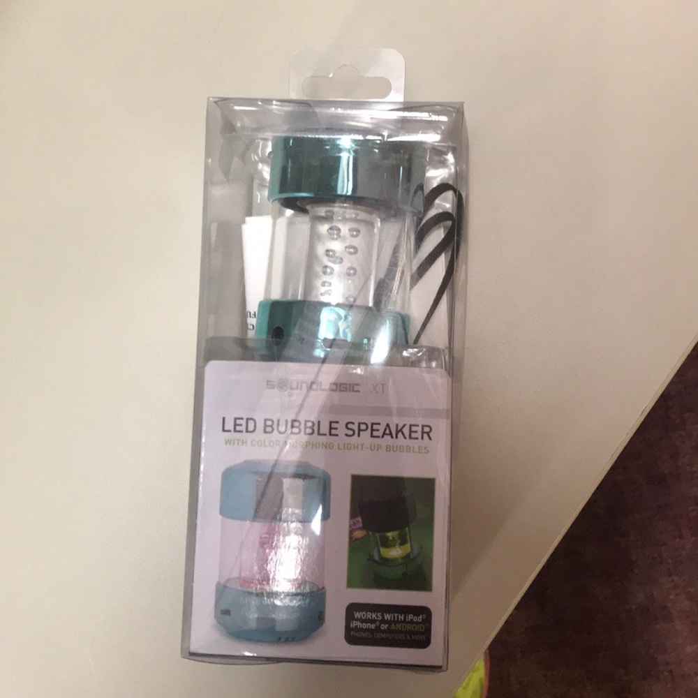 New LED color changing bubble speaker